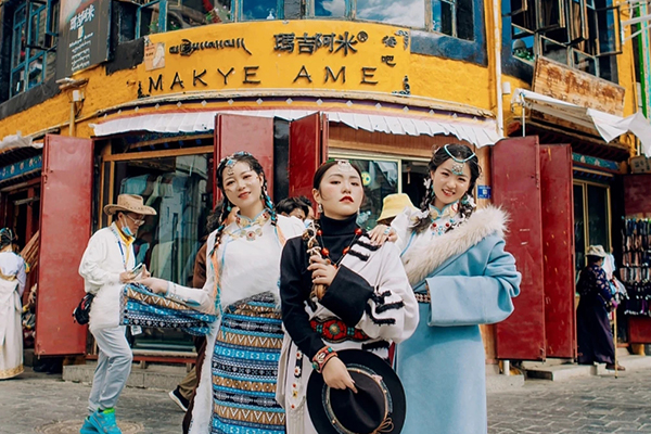 两个人去西藏旅游需要多少钱