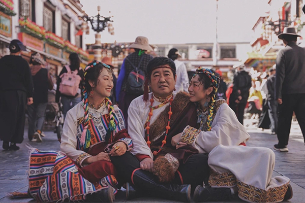 南京到西藏旅游一趟费用多少